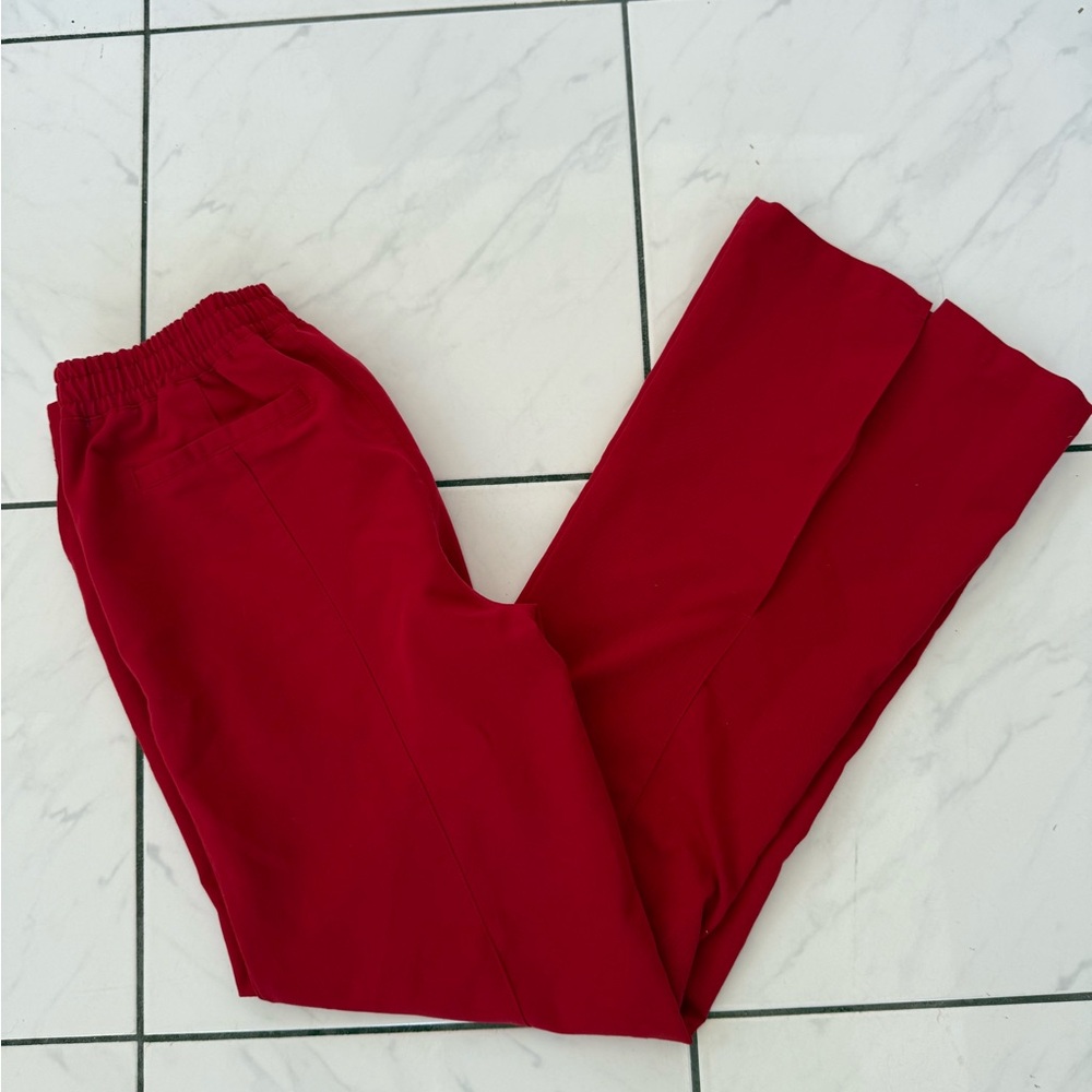 Figs Winning Red Flare Scrub Bottom